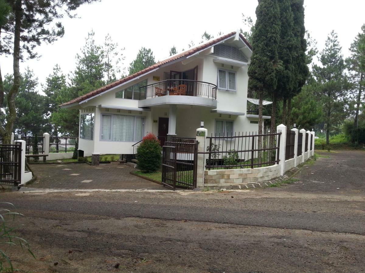 Villa 5Cemara Лембанг Екстериор снимка