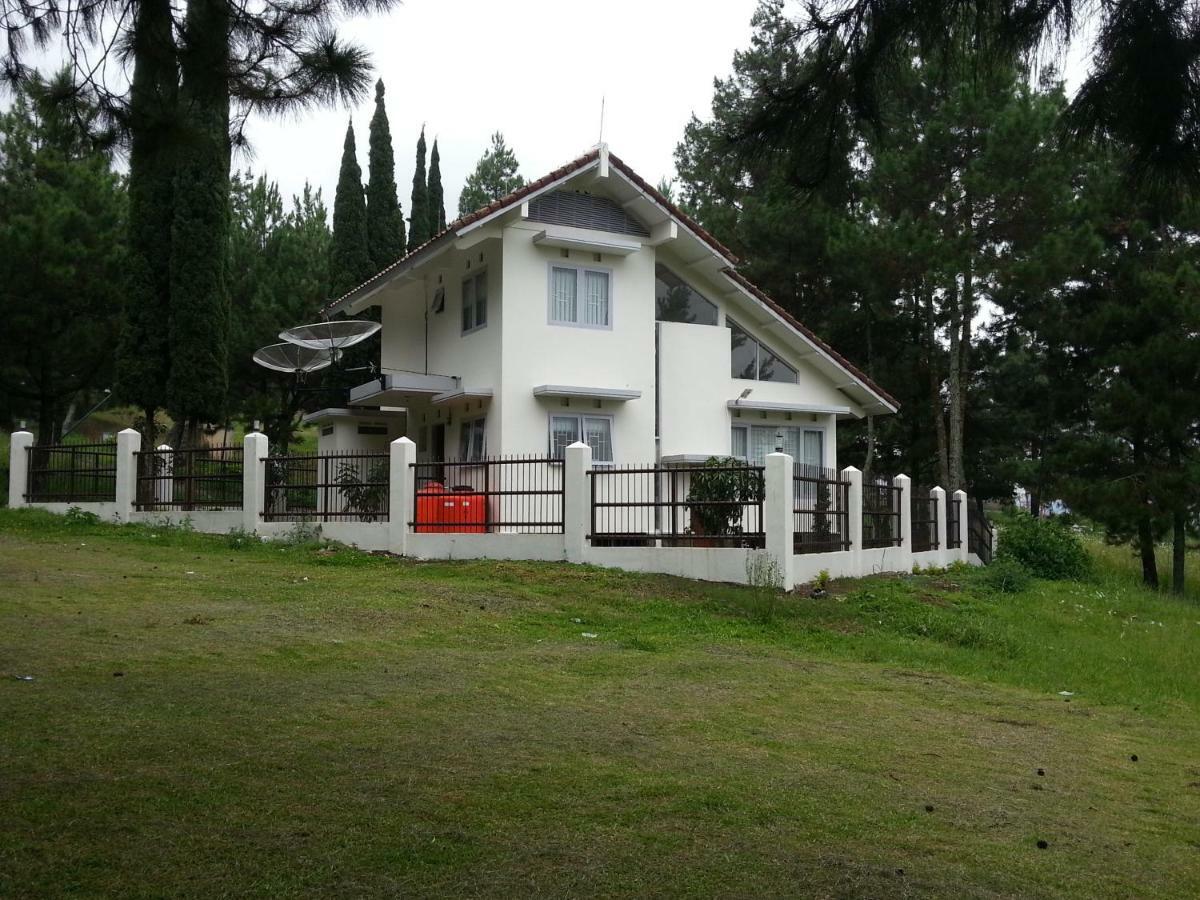 Villa 5Cemara Лембанг Екстериор снимка